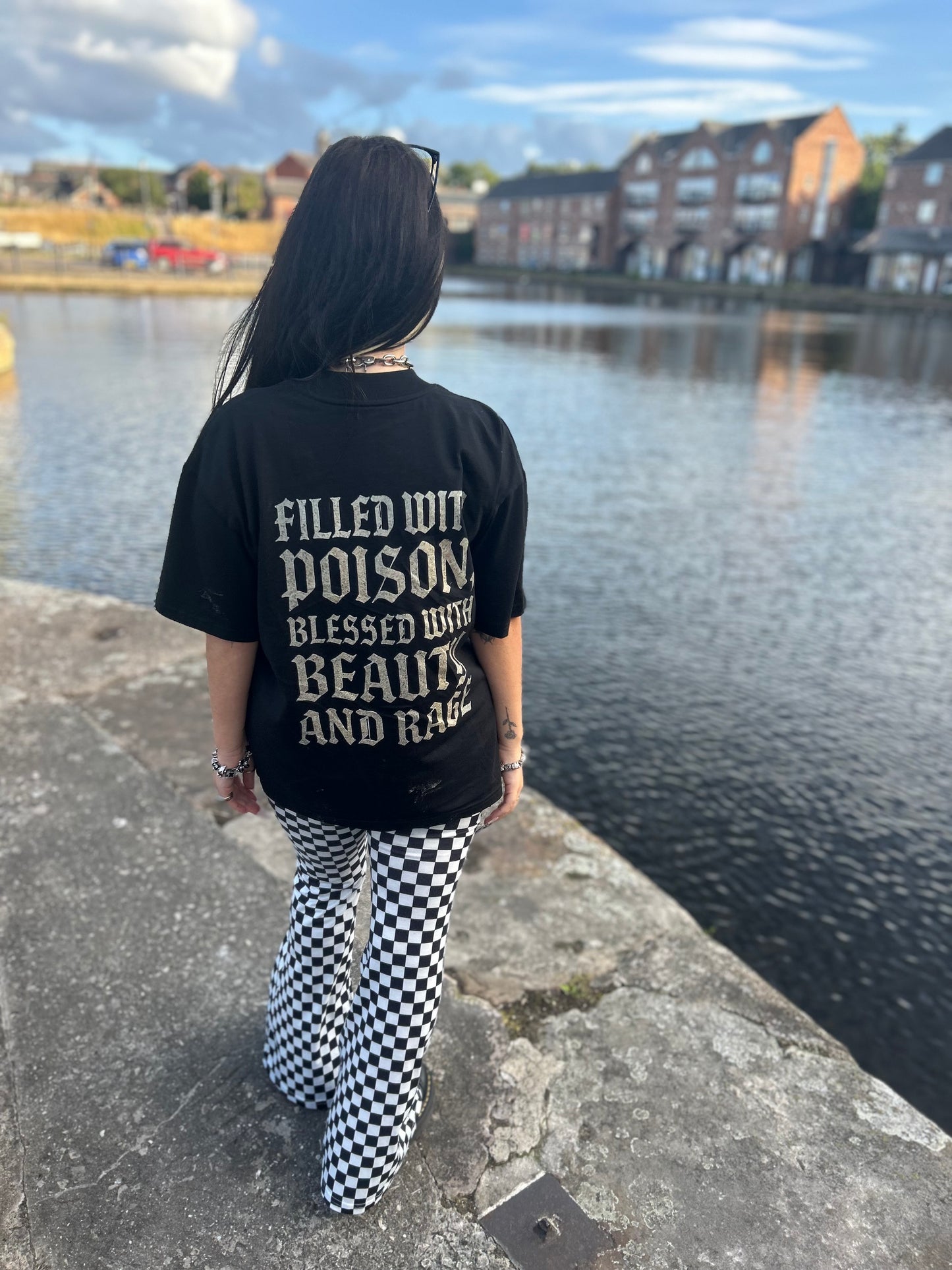 ANG3L POISON & BEAUTY OVERSIZED GOTHIC T-SHIRT ⚠️
Low stock. Once it’s gone, it’s gone forever. This piece will never be restocked.